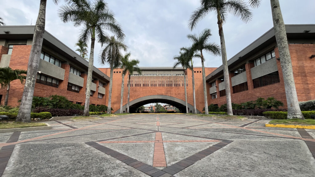 Arco central de la UAO
