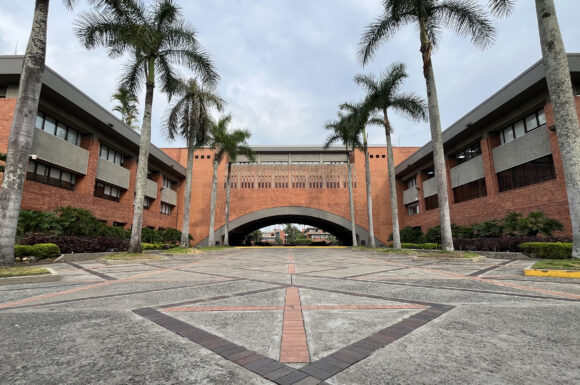 Arco central de la UAO