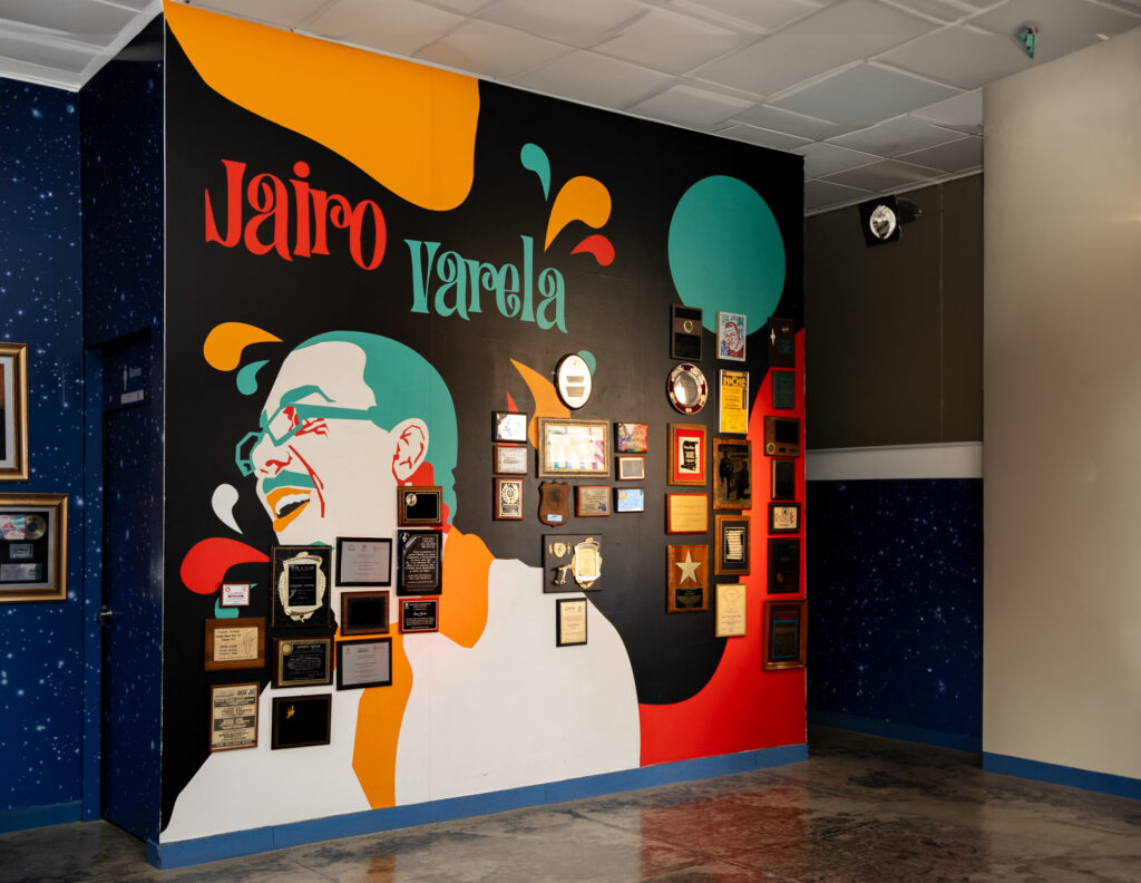 Pared decorativa del Museo Jairo Varela ciudad en donde está la UAO (Universidad Autónoma de Occidente)