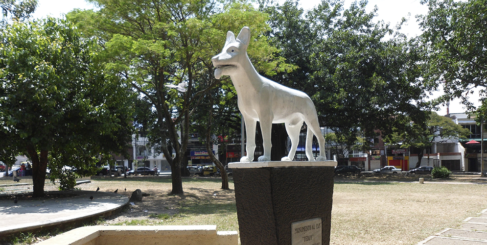 Estatua del parque del perro, en donde está la UAO (Universidad Autónoma de Occidente)