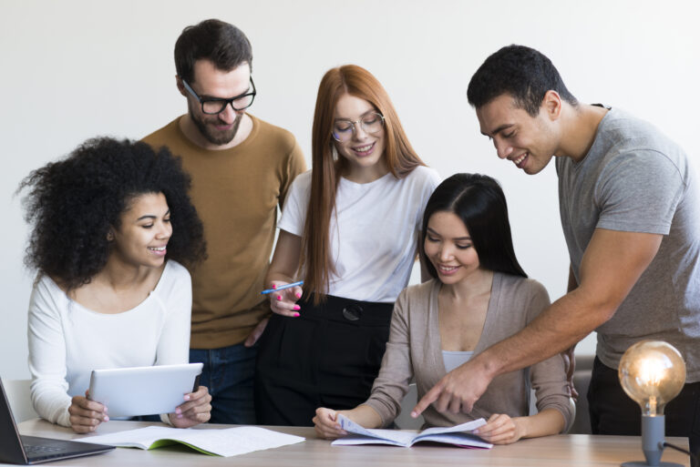 Son chicos estudiantes en la UAO