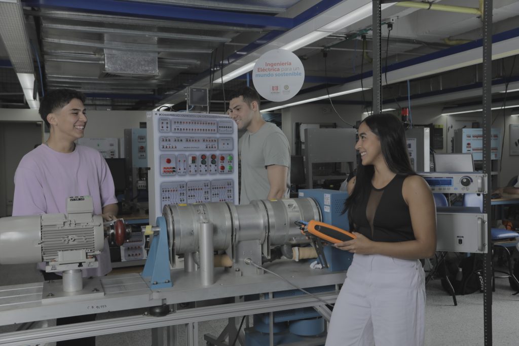 Estudia Ingeniería Eléctrica en la UAO
