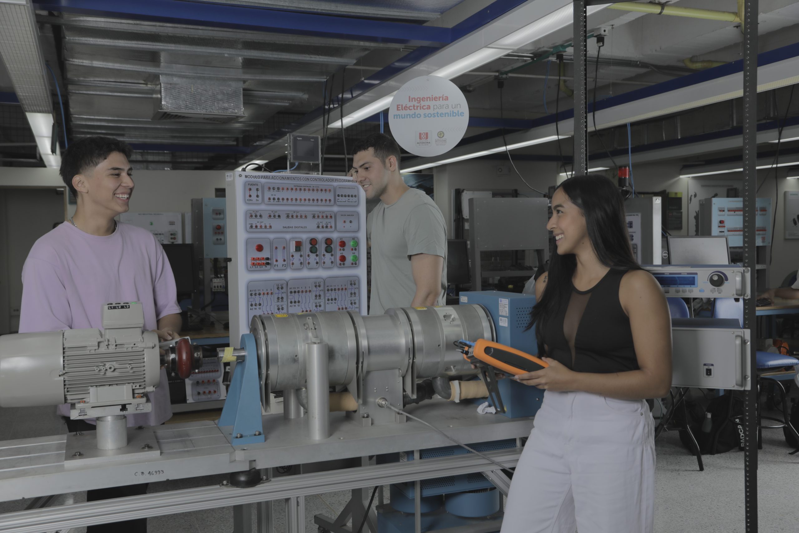 Estudia Ingeniería Eléctrica en la UAO